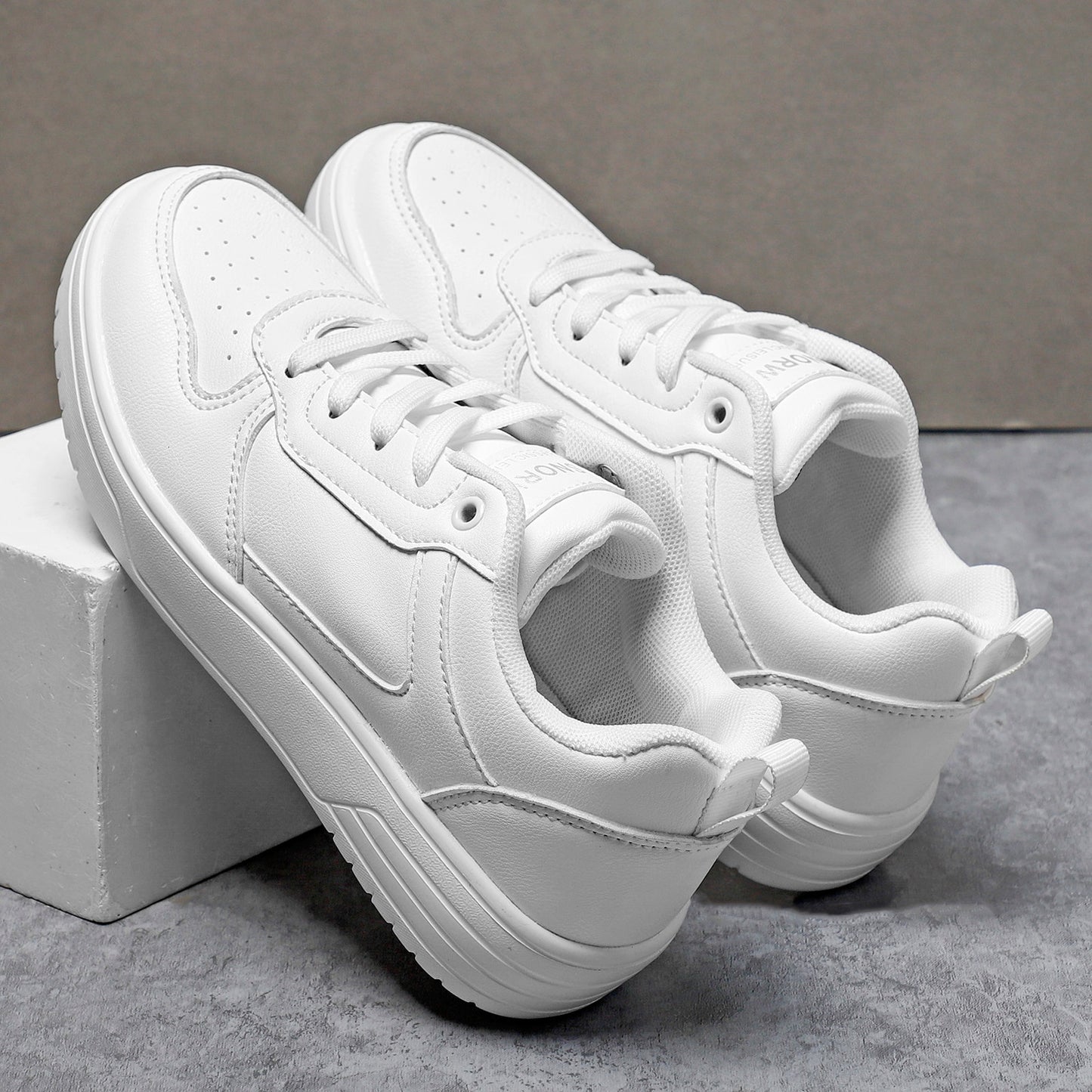 Aron Sneakers