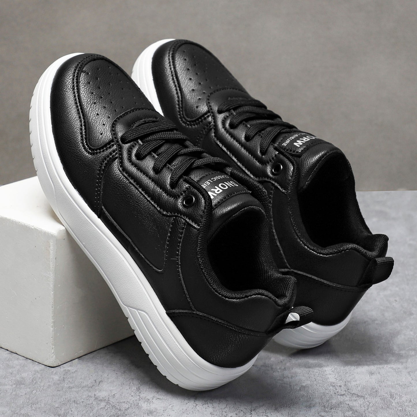 Aron Sneakers