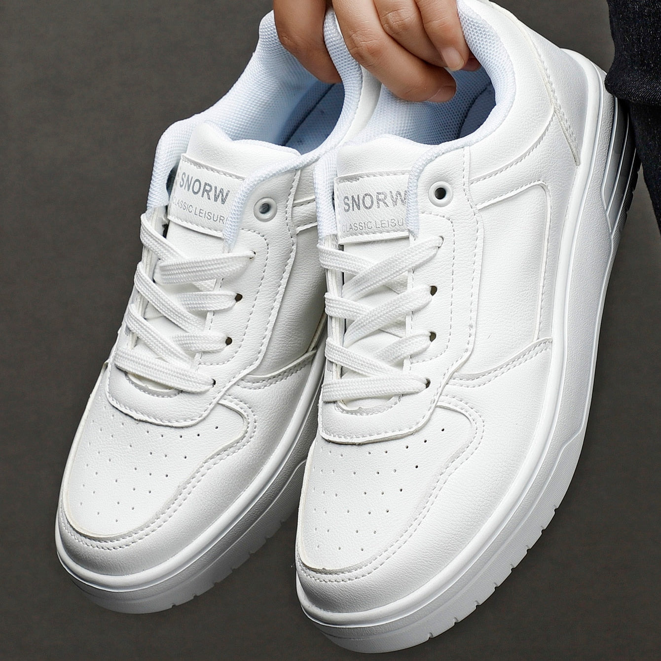 Aron Sneakers